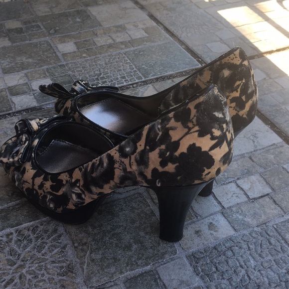 Kenneth Cole Unlisted Heels - Picture 5 of 6